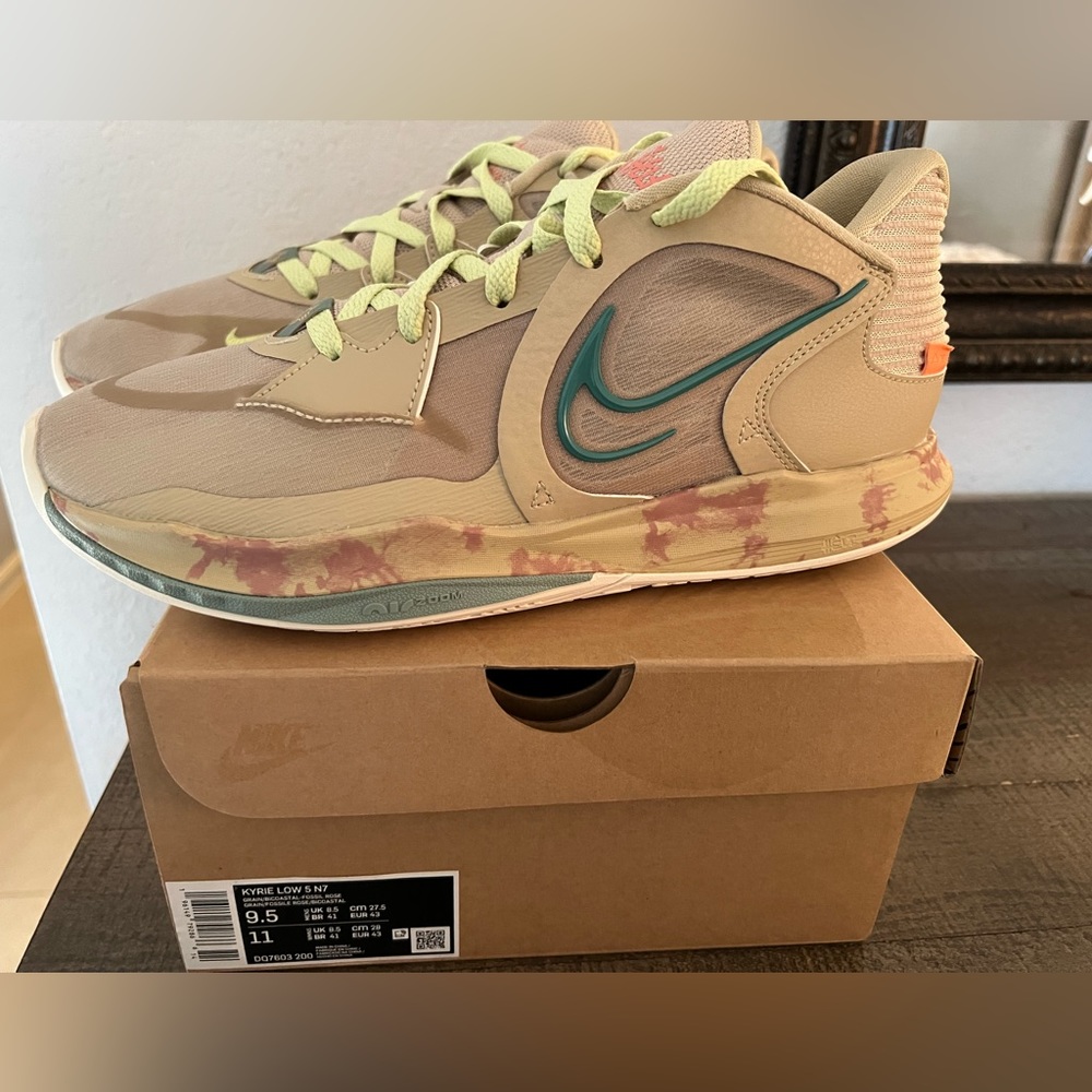 Nike Kyrie low 5 N7. Only worn once. Size 9.5